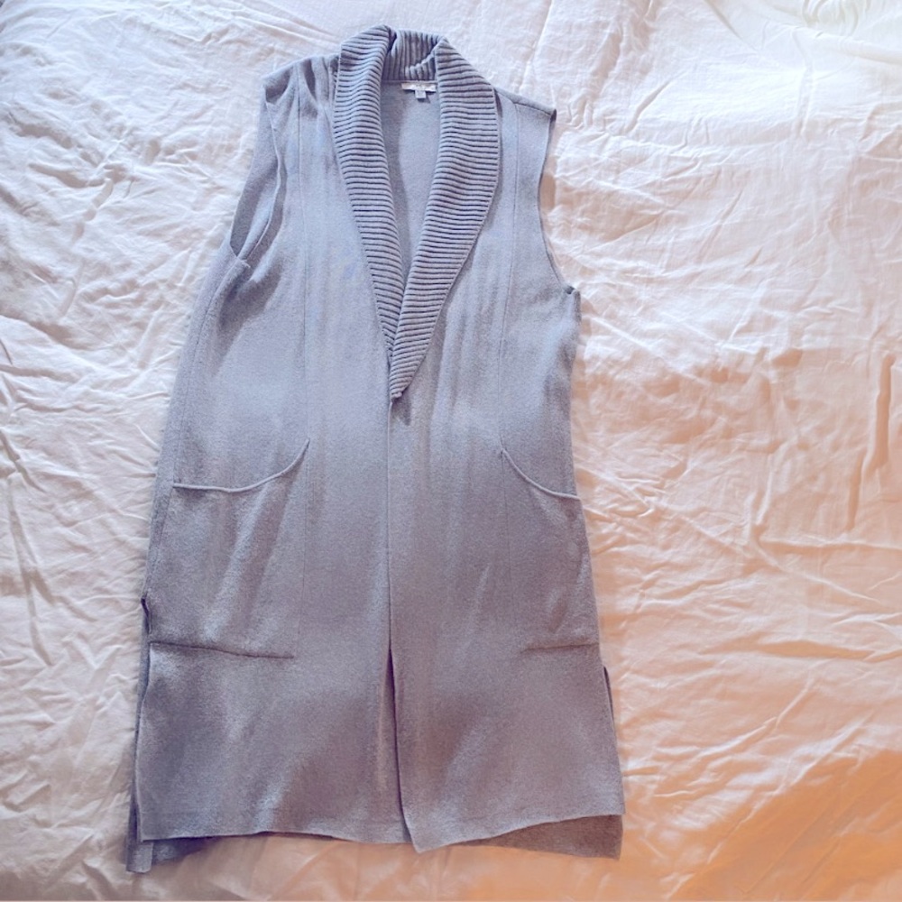 Perfect grey Halston Long flattering vest for fall/winter!